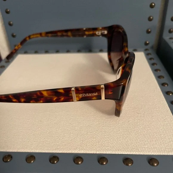 Women Polaroid Tortoise Shell Sunglasses - Picture 6 of 8